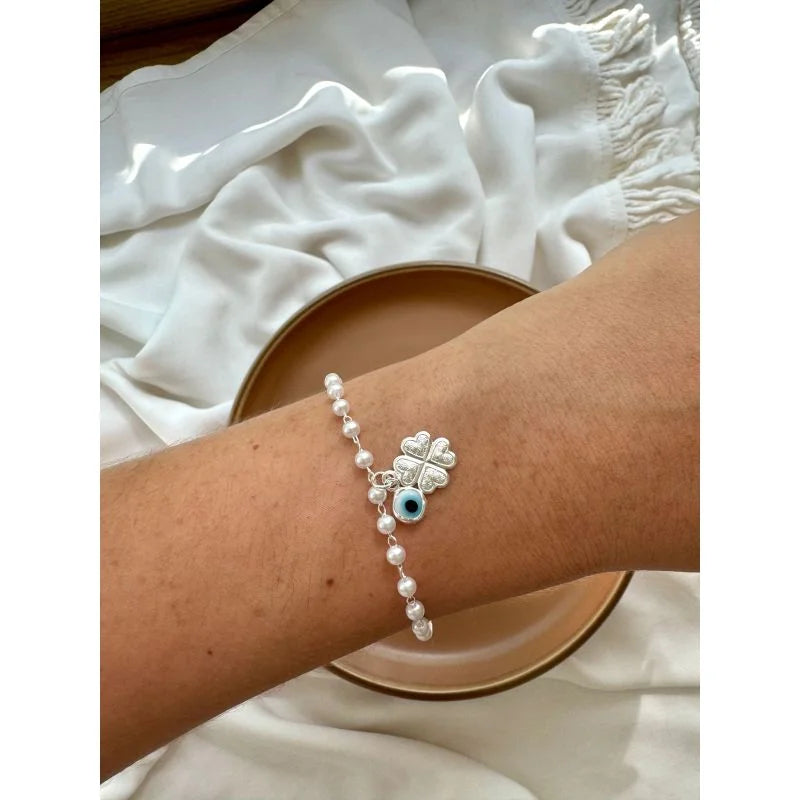 Pulseira em pérolas trevo - Semijoia prata